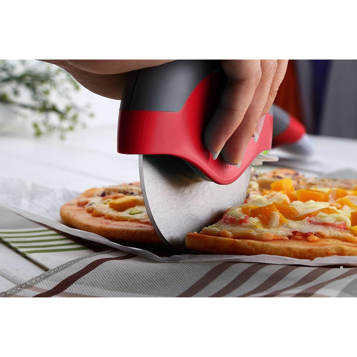 WPPO Pizza Cutter with Removable Safety Shield